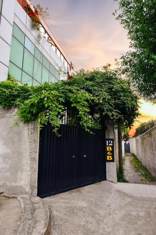 12 B&B Shkodër Eksteriør billede