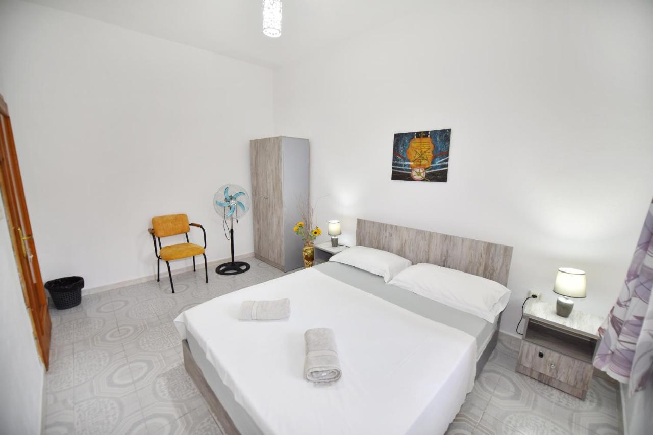 12 B&B Shkodër Eksteriør billede
